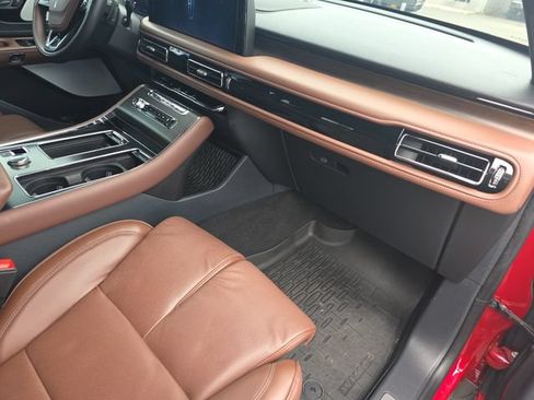 Used 2025 Lincoln Aviator Reserve w/ Equipment Group 201A AWD/4WD image 12