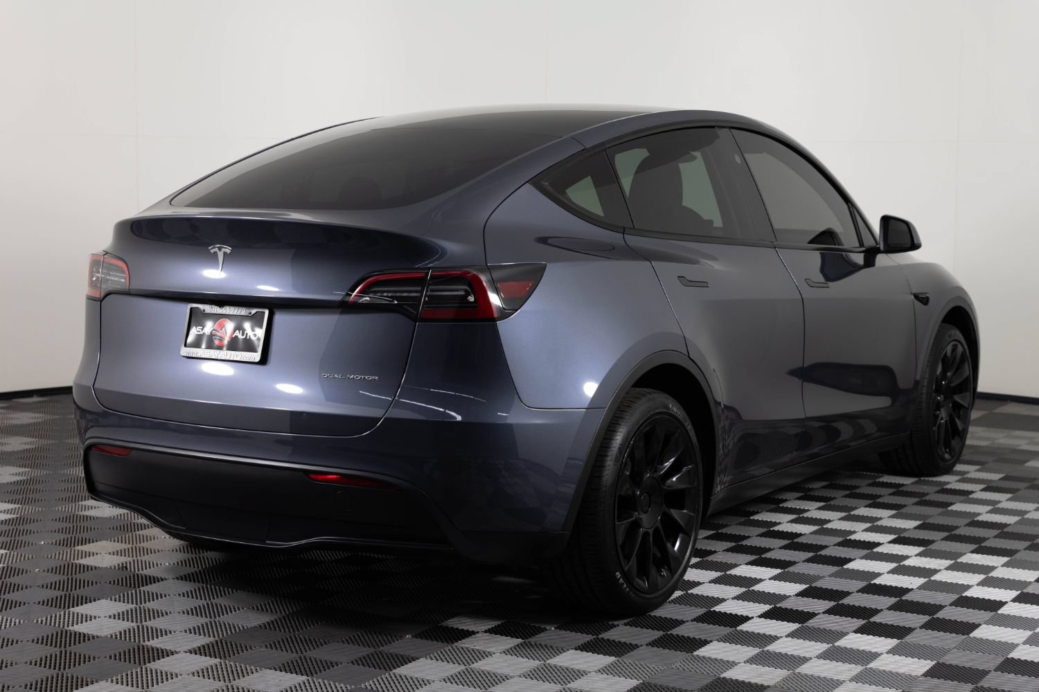 Used 2023 Tesla Model Y Long Range AWD/4WD image 7