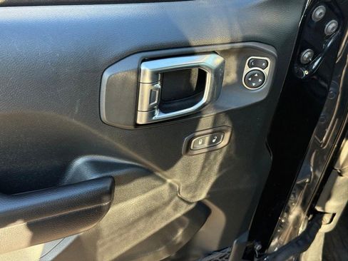 Used 2018 Jeep Wrangler Unlimited Sport S image 18