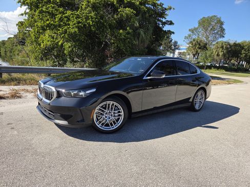 Used 2024 BMW 530i w/ Premium Package image 1