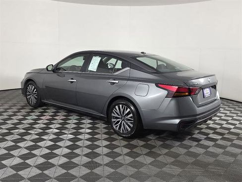 Used 2025 Nissan Altima 2.5 SV FWD image 7
