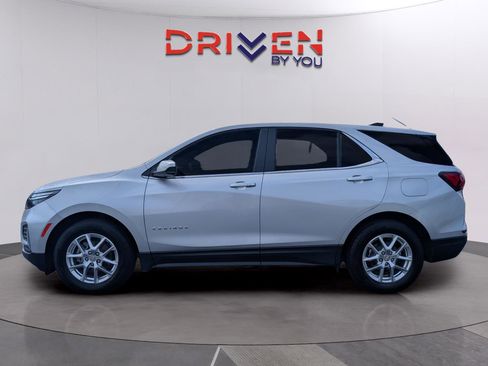 Used 2022 Chevrolet Equinox LT FWD image 2