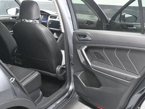 Used 2023 Volkswagen Tiguan SE AWD/4WD image 16