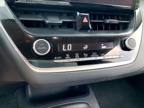 Used 2024 Toyota Corolla LE FWD image 32