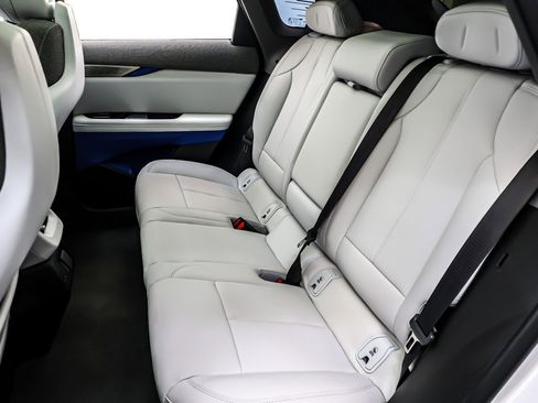 Used 2025 Cadillac Optiq Luxury 1 image 8