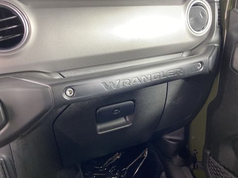 Used 2023 Jeep Wrangler Unlimited Rubicon 4xe w/ Cold Weather Group AWD/4WD image 31