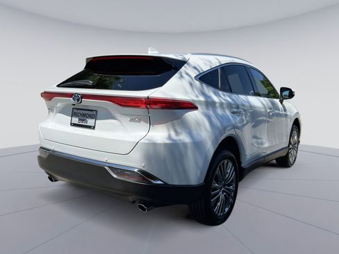 Used 2024 Toyota Venza XLE AWD/4WD image 13