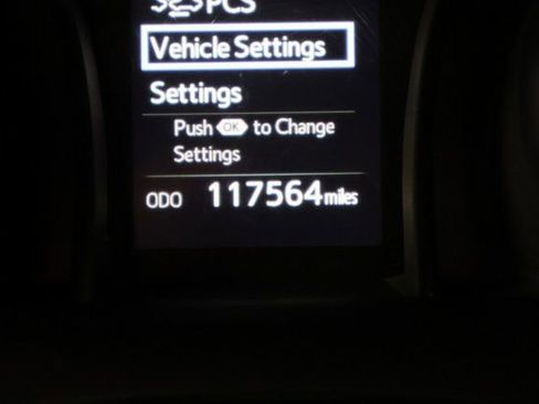 Used 2018 Toyota Camry XLE image 16