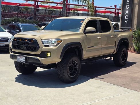 Used 2020 Toyota Tacoma TRD Off-Road w/ Technology Package RWD image 5