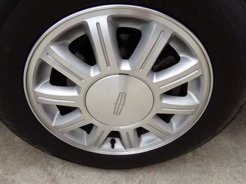 Used 2001 Lincoln Continental image 92