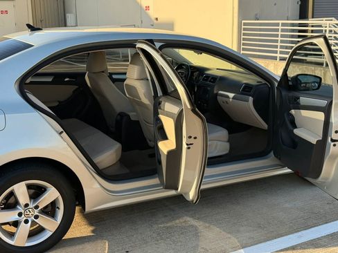 Used 2012 Volkswagen Jetta TDI FWD image 16