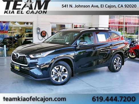 Used 2023 Toyota Highlander XLE FWD image 1