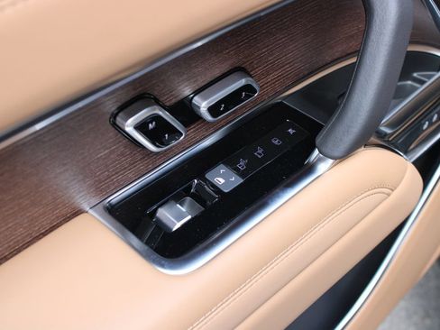 New 2026 Land Rover Range Rover Long Wheelbase SE AWD/4WD image 17