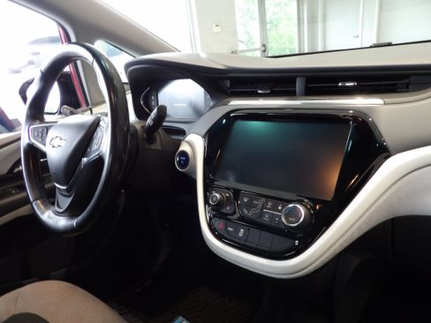 Used 2020 Chevrolet Bolt LT FWD image 23