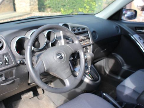 Used 2004 Toyota Matrix XR image 9