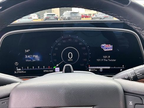 Used 2024 Cadillac Escalade ESV Premium Luxury AWD/4WD image 22