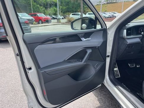 New 2026 Volkswagen Tiguan SE R-Line FWD image 5