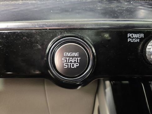 Used 2023 Kia Carnival SX Prestige FWD image 24