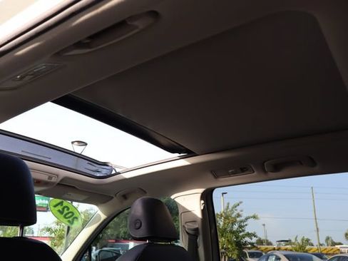 Used 2021 Volkswagen Tiguan SE w/ Panoramic Sunroof Package FWD image 42