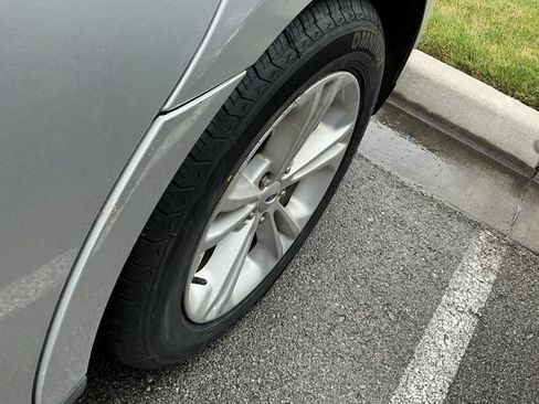 Used 2018 Ford Taurus SE FWD image 15