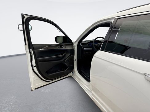 Used 2023 Jeep Grand Cherokee L Overland AWD/4WD image 9