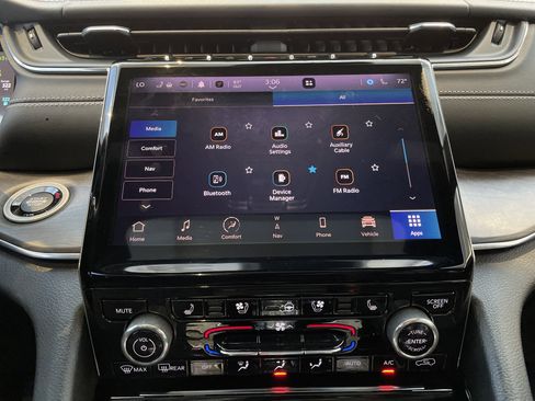 Used 2023 Jeep Grand Cherokee Overland w/ Advanced Protech Group III image 26