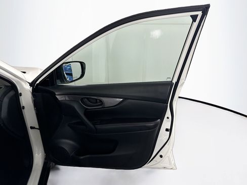 Used 2020 Nissan Rogue S image 29