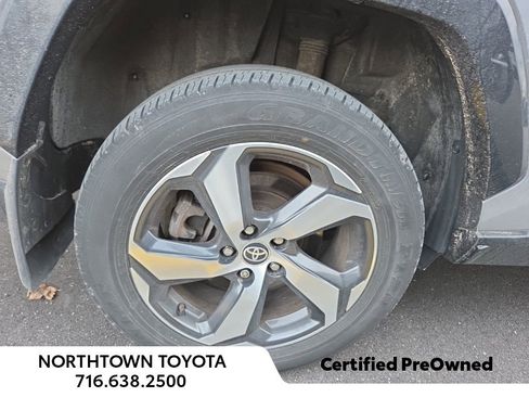 Used 2021 Toyota RAV4 SE w/ Weather & Moonroof Package image 6