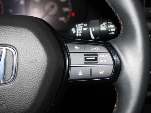 Used 2025 Honda HR-V Sport image 32