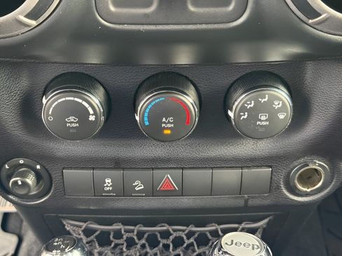 Used 2017 Jeep Wrangler Sport w/ Quick Order Package 24S AWD/4WD image 19