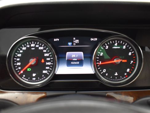 Used 2017 Mercedes-Benz E 300 4MATIC image 7