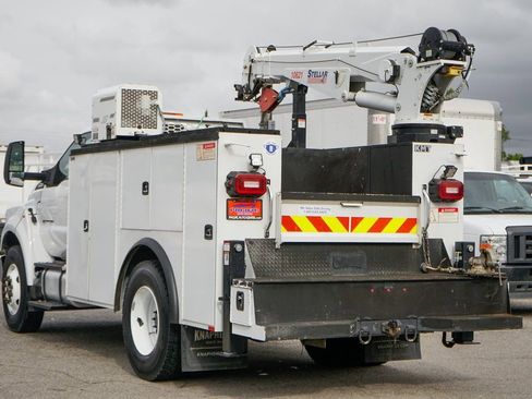 Used 2019 Ford F750 2WD Regular Cab Super Duty image 8