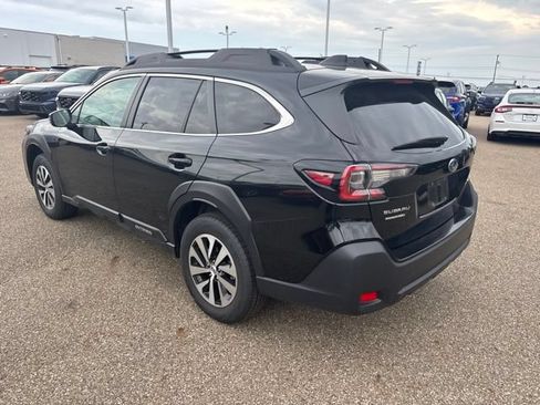Used 2024 Subaru Outback Premium AWD/4WD image 4