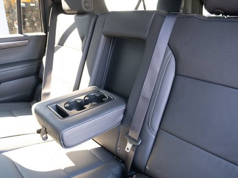 Used 2025 Chevrolet Suburban Z71 AWD/4WD image 19