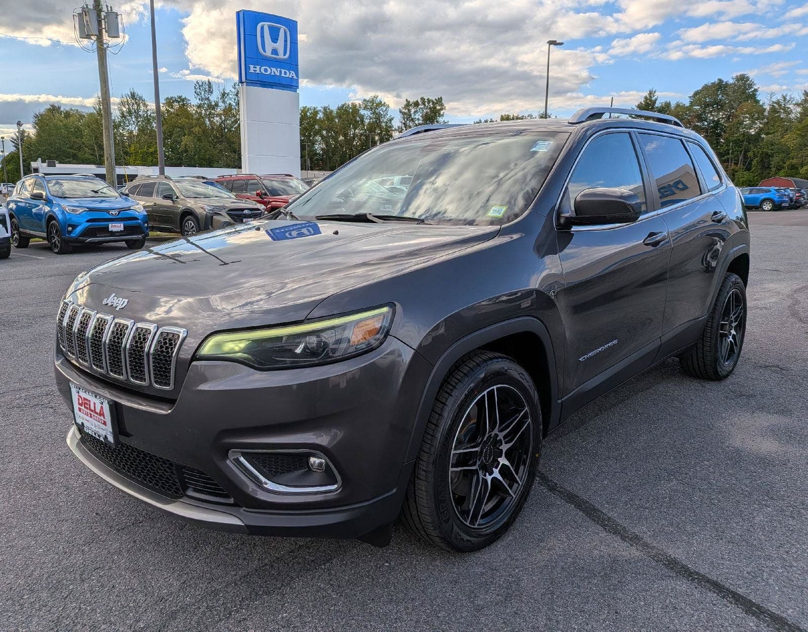Used 2020 Jeep Cherokee Limited FWD image 3