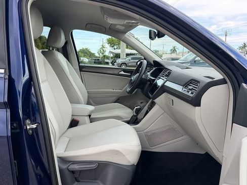 Certified 2024 Volkswagen Tiguan SE FWD image 17