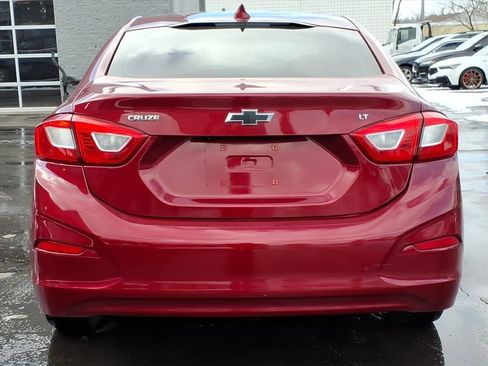 Used 2018 Chevrolet Cruze LT w/ Convenience Package FWD image 4