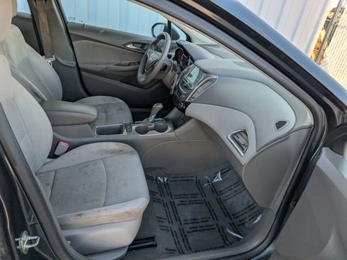 Used 2018 Chevrolet Cruze LT w/ Convenience Package image 27