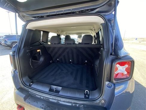 Used 2019 Jeep Renegade Latitude w/ UConnect 8.4 Nav Group image 23