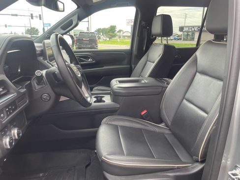 Used 2024 GMC Yukon SLT w/ SLT Luxury Package AWD/4WD image 38
