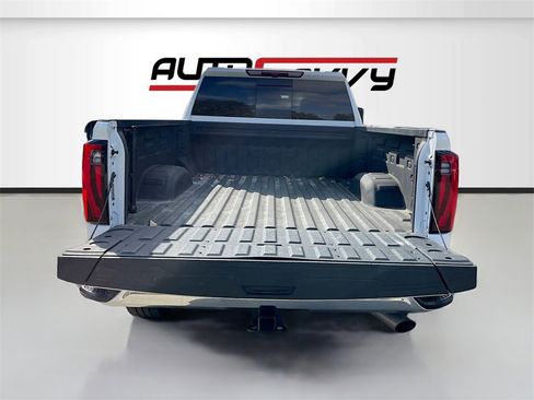 Used 2024 GMC Sierra 2500 SLT w/ SLT Premium Package image 28
