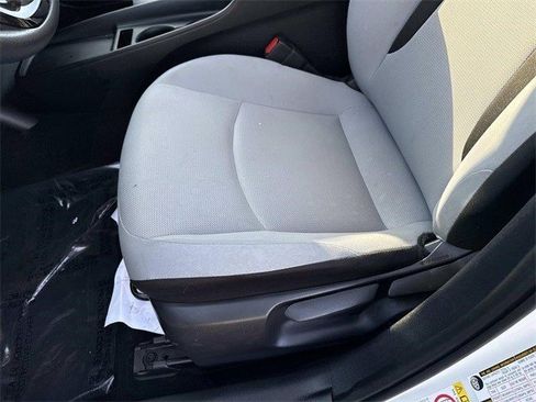 Used 2019 Toyota Prius L Eco image 15