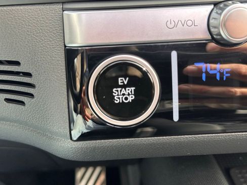 Used 2025 Hyundai Ioniq 6 Limited image 29