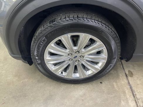 Certified 2022 Ford Explorer Limited w/ Limited Technology Package AWD/4WD image 12