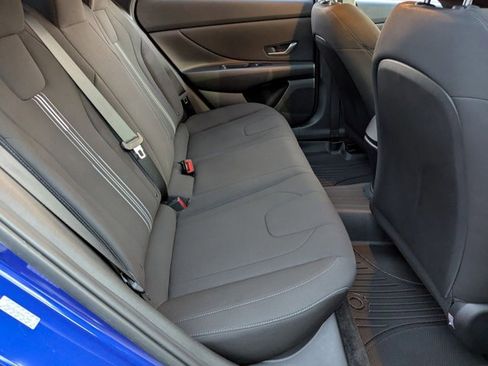 Used 2023 Hyundai Elantra SEL w/ Convenience Package image 18