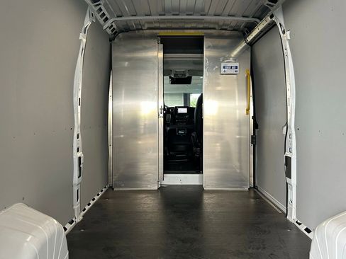 Used 2025 RAM ProMaster 2500 w/ Convenience Group image 36