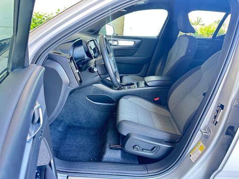 Used 2024 Volvo XC40 B5 Core image 28