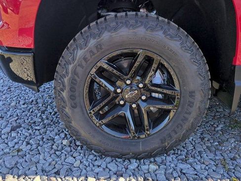 New 2026 Chevrolet Silverado 1500 Custom Trail Boss w/ LPO, Dark Essentials Package AWD/4WD image 31