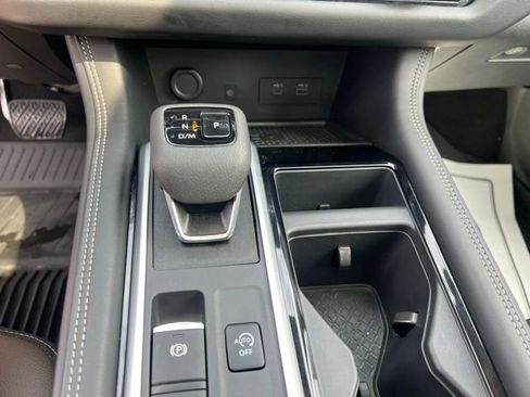 Used 2025 Nissan Pathfinder Platinum image 22