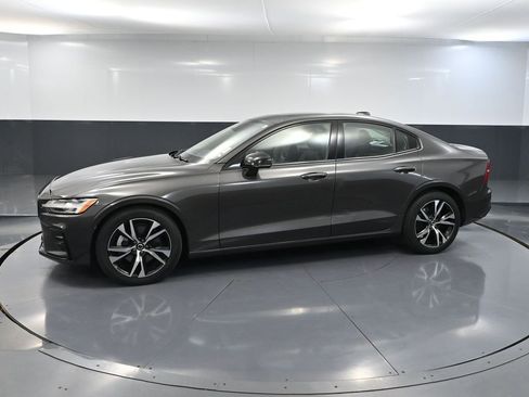 Used 2024 Volvo S60 B5 Core FWD image 9